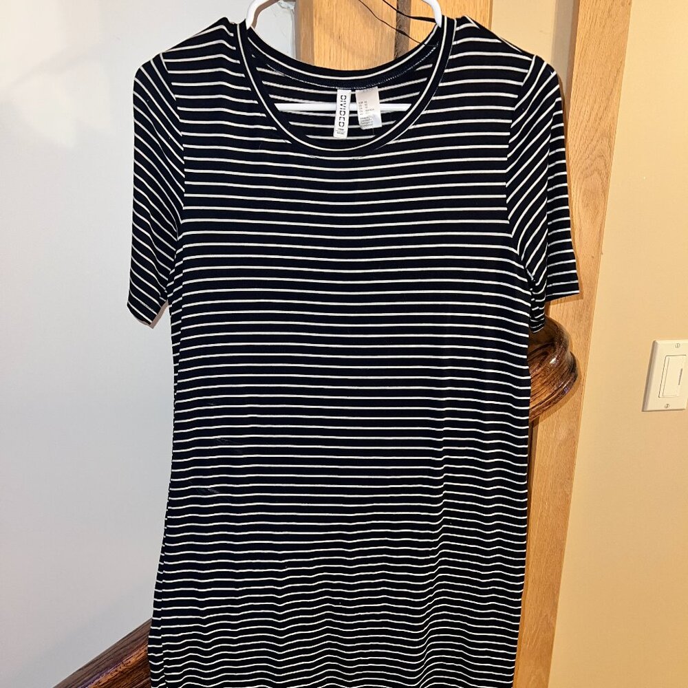 Divided tshirt dress Sz XS